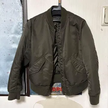 올리브 그린 MA-1 자켓 유니클로