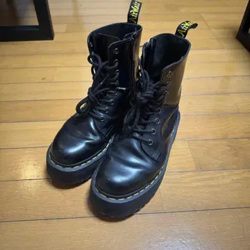 닥터 마틴 블랙 부츠 통굽 8홀