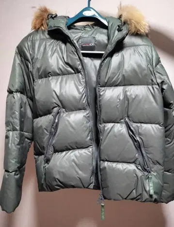 올리브 그린 퍼(fur) 포함 다운 자켓