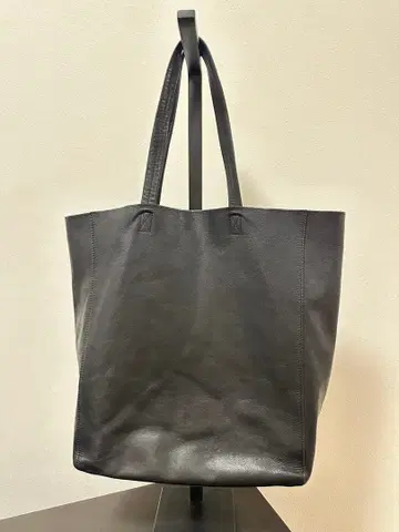 MARGARET HOWELL 블랙 소프트 가죽 토트백 천연 가죽