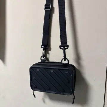 ZARA 블랙 미니 숄더백