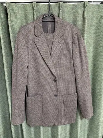 브라운 계열 체크 무늬 테일러드 자켓