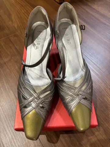 GIRO 실버 골드 펌프스