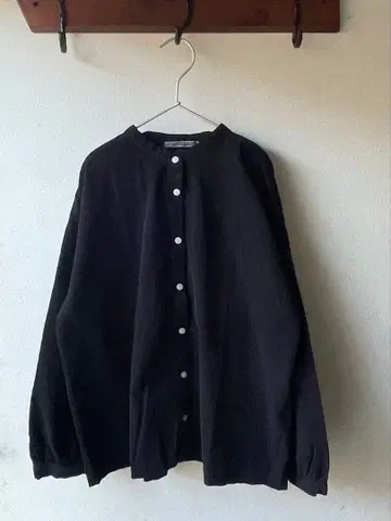 SUN VALLEY 코듀로이 스탠드 카라 셔츠 블랙