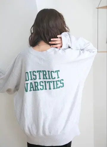 ungrid 빅 실루엣 로고 맨투맨