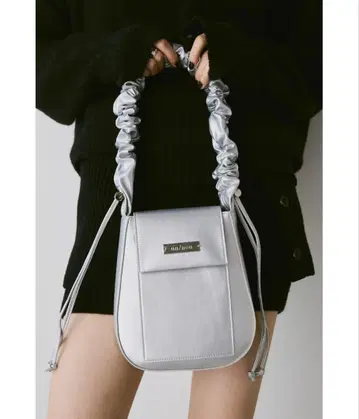 un/neu 개더 핸들 인조 가죽 가죽 플랩 백