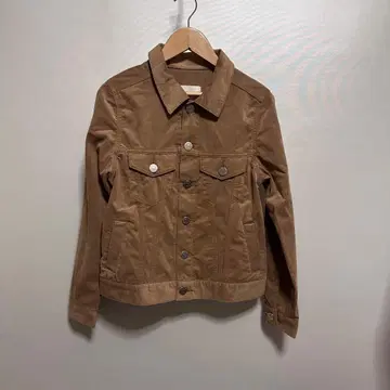 브라운 버튼 달린 자켓 프레이아이디