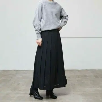 [ 새상품급 현행 모델 ] 베이지 MOYE 모이예 플리츠 스커트