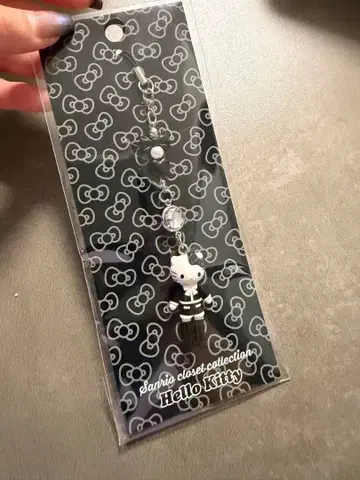 산리오 키티 옷장 컬렉션 스트랩 외출 코디