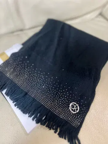 Calvin Klein 블랙 반짝이 머플러 미사용