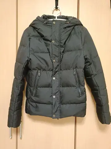 블랙 다운 자켓 후드 부착