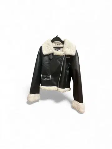 퍼 달린 블랙 가죽 라이더 자켓