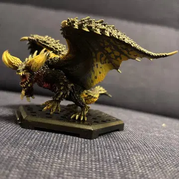 몬스터 헌터 스탠다드 모델 네르기안테 피규어