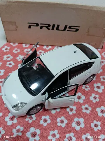 도요타 프리우스 1/43 스케일 모델