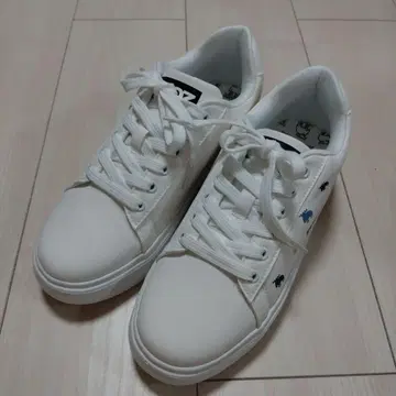 [ 미사용 새상품 ] 모즈 화이트 엘크 와펜 스니커즈