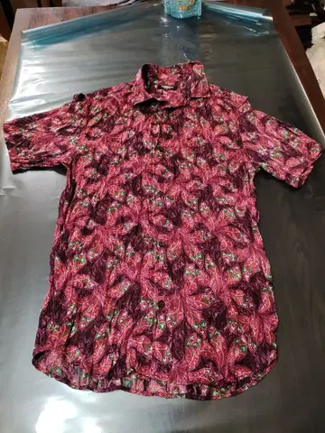 적자색 꽃무늬 반팔 셔츠 토네이도 마트