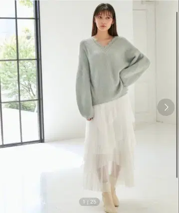 [ 새상품급 ] 스나이델 플리츠 티어드 샤샤 스커트 화이트 1사이즈