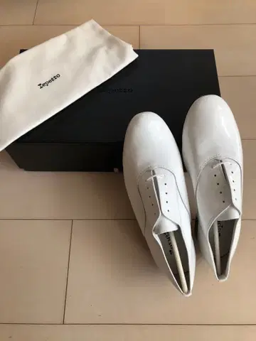 레페토 지지 에나멜 화이트 37 미사용 새상품