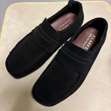 CLARKS 블랙 스웨이드