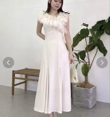 dazzlin 이소재 프릴 머메이드 원피스