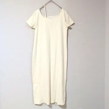 카프리슈 레마쥬 크림색 반팔 리브 롱 원피스