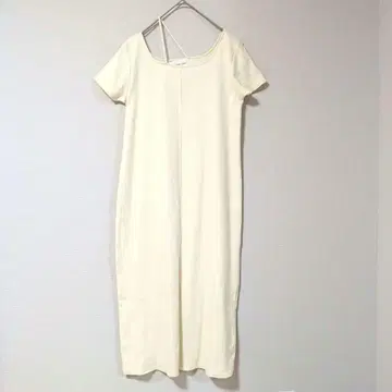 카프리슈 레마쥬 크림색 반팔 리브 롱 원피스