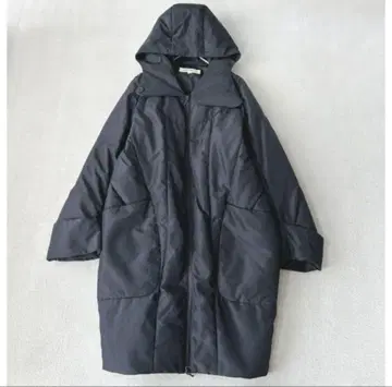 후드 부착 블랙 다운 자켓