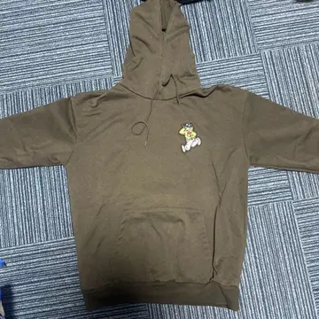 캐릭터 자수 브라운 후드티