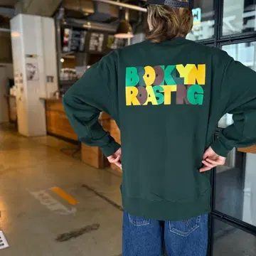 다크 그린 크루넥 맨투맨