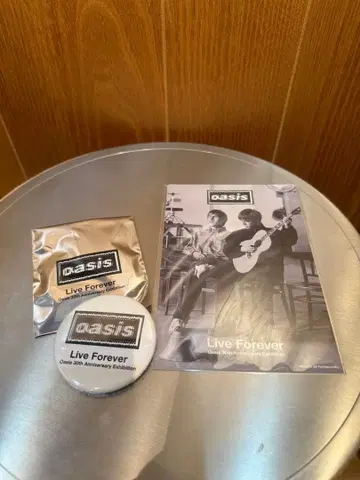 리브 포에버 Oasis 30주년 특별전 캔배지와 엽서