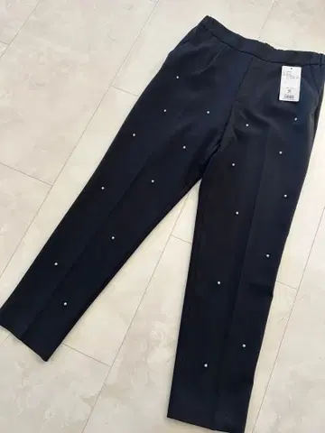 PICCIN 피칭 미사용 새상품 프론트 펄 팬츠 M