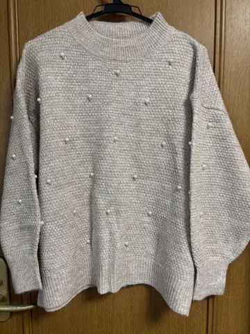 펄 장식 얇은 베이지 오버 사이즈 니트