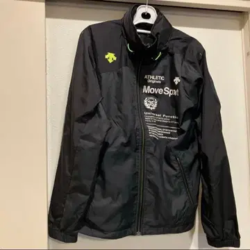 새상품급 데상트 무브스포츠 윈드 브레이커 남성용 자켓 블랙 사이즈 M