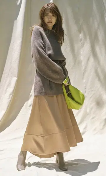 프레이 아이디 새틴 플레어 스커트