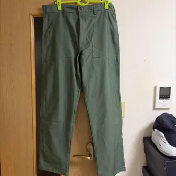 GUNG HO 올리브 그린 치노 팬츠