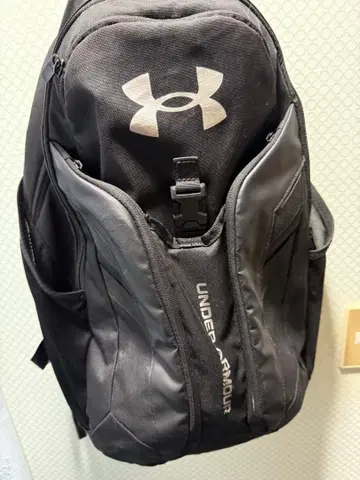 UNDER ARMOUR HUSTLE PRO 블랙 백팩