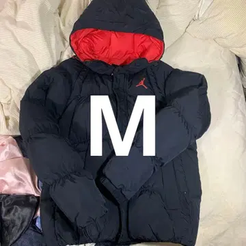 새상품급 Jordan 다운 자켓 블랙/레드