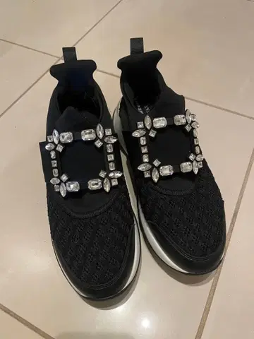 반짝이는 비쥬 블랙 스니커즈 38 사이즈