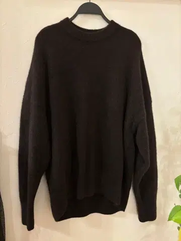 미라 오웬 다크 브라운 오버 사이즈 니트