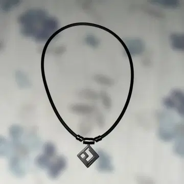 심플한 블랙 목걸이