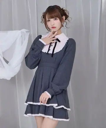 Honey Cinnamon 벨로아 리본 배색 요크 원피스 블랙