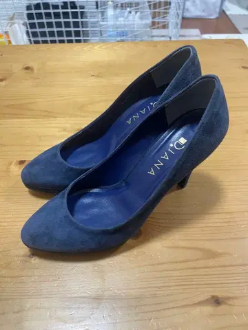 DIANA 네이비 스웨이드 하이힐