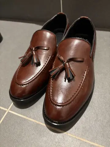 브라운 태슬 로퍼