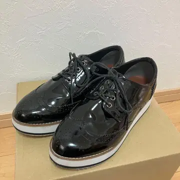 통굽 에나멜풍 옥스퍼드 슈즈 레이스업 슈즈 스니커즈