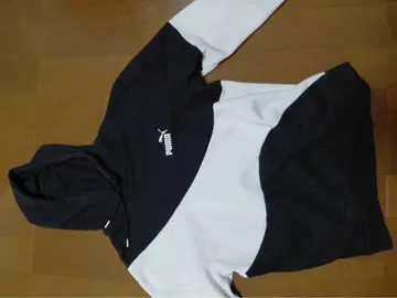 PUMA 패널 디자인 후드티 블랙/화이트