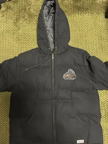 블랙 후드 부착 다운 자켓