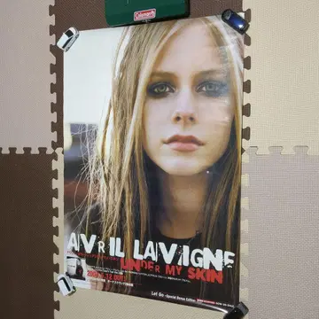 익명 배송) 에이브릴 라빈 UNDER MY SKIN 포스터