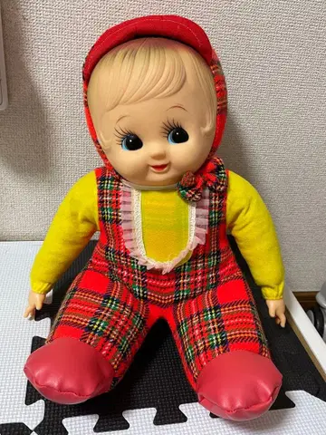 레트로 봉제 인형 아기 인형 baby 안고 있는 인형