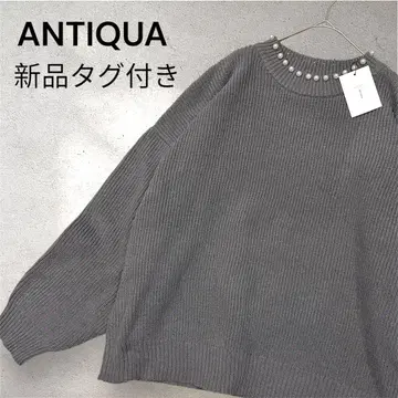 [ 미사용 새상품 ] 안티카 펄 장식 크루넥 니트 그레이 다운 숄더