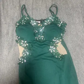 B Club 그린 비쥬 장식 드레스